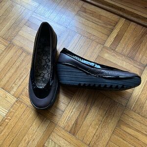 Elegant Fly London wedge pumps. Size 38.